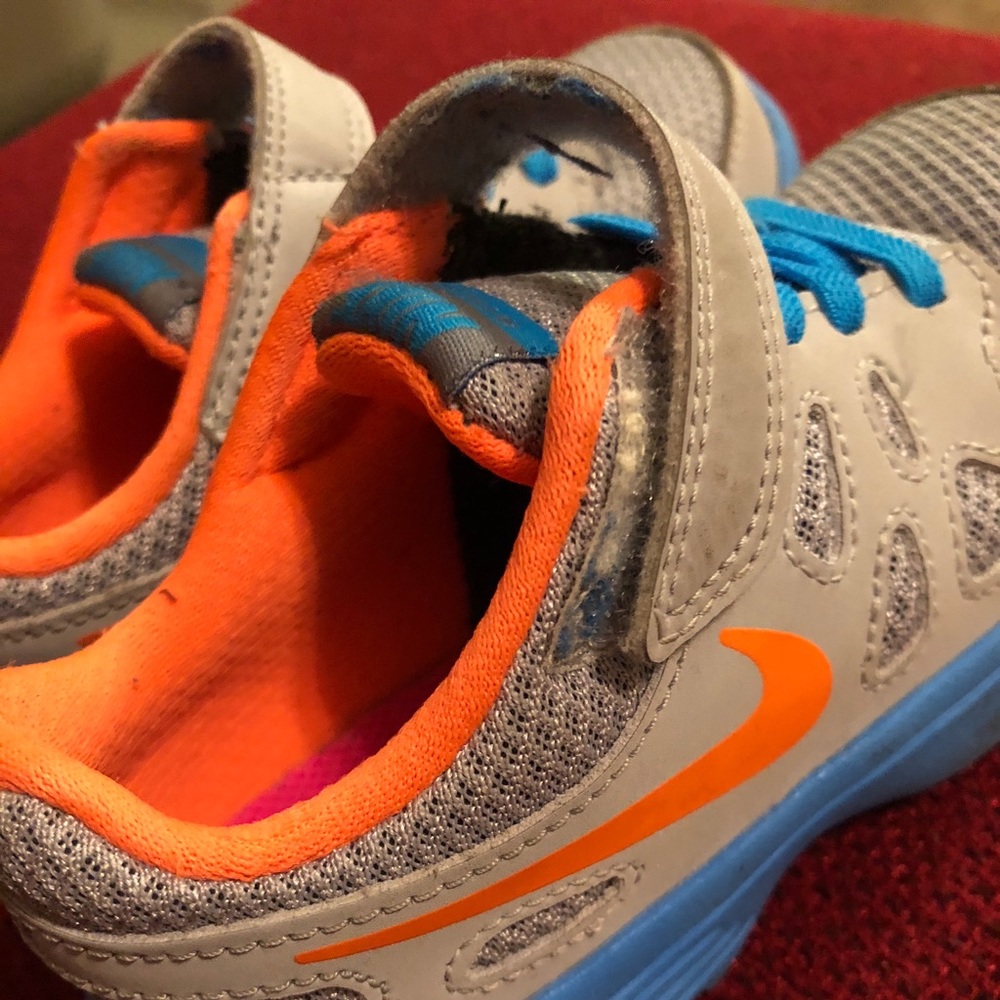 Toddler Nike’s Sz. 9 unisex shoes